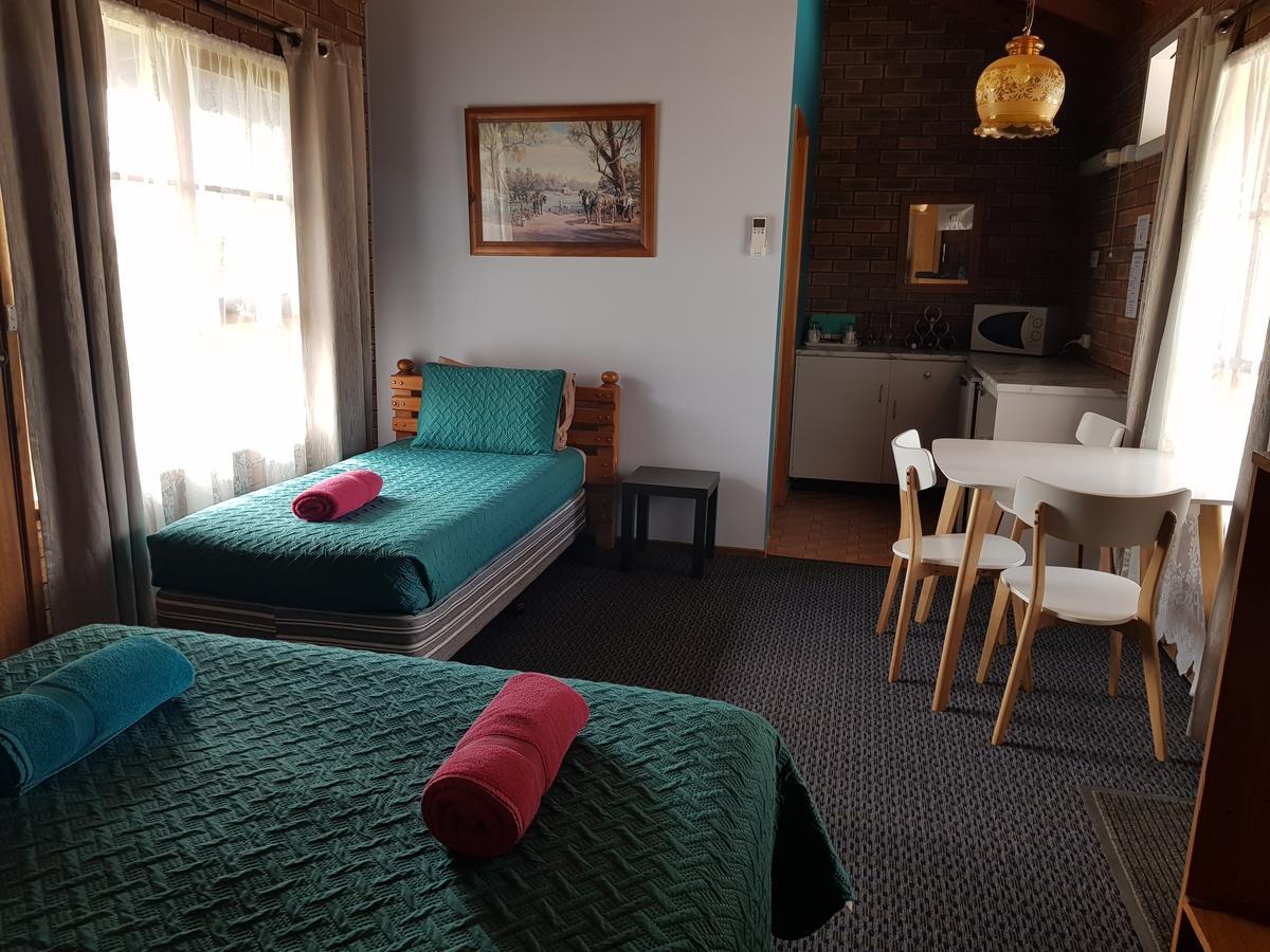 Walkabout Motel Rutherglen Extérieur photo