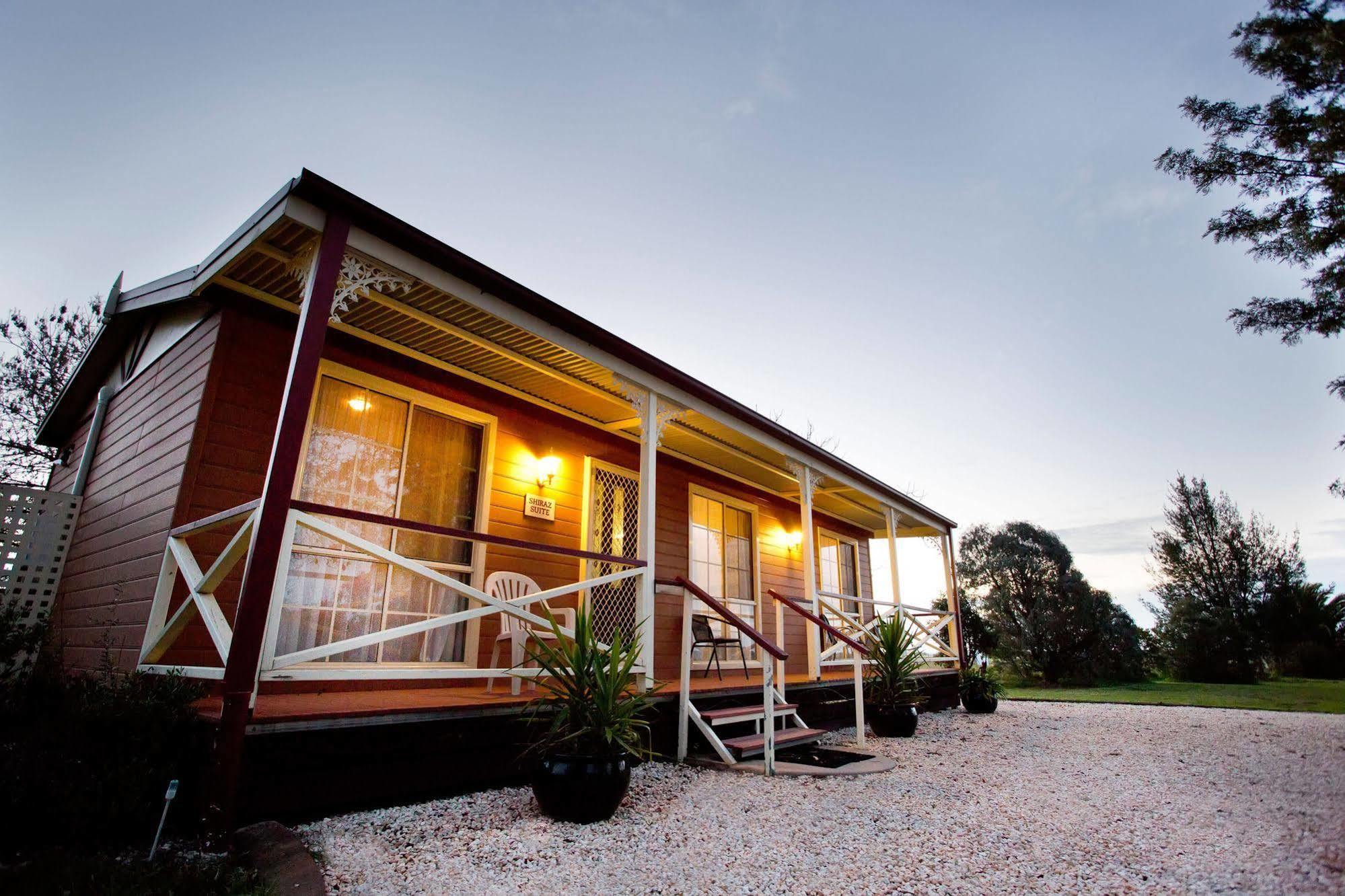 Walkabout Motel Rutherglen Extérieur photo