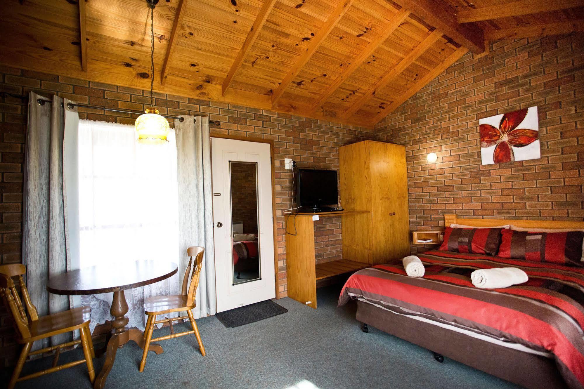 Walkabout Motel Rutherglen Extérieur photo